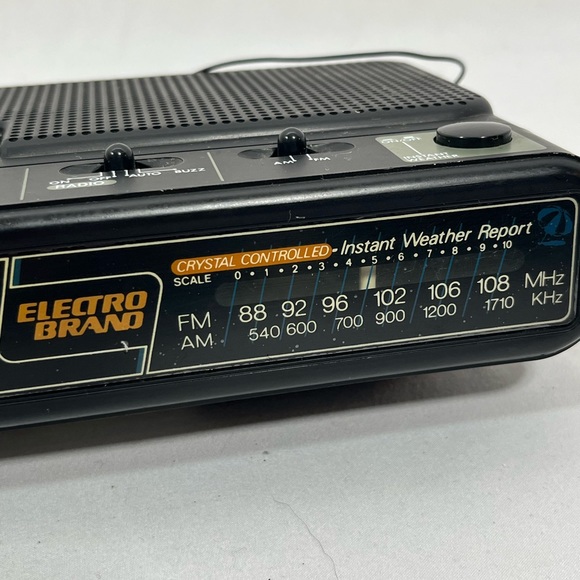 Vintage Electro Brand Model 4440 Alarm Clock Radio AM-FM Instant Weather Battery - Picture 2 of 12